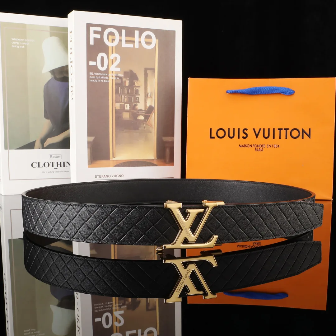 Louis Vuitton Textured automatic LV buckle belt in Black · view 4
