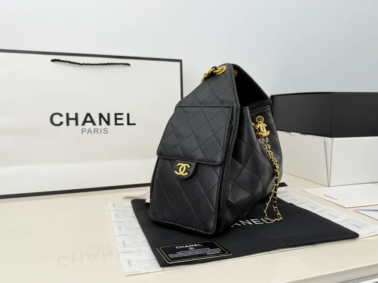 Chanel Bucket Bag in Black · view 5