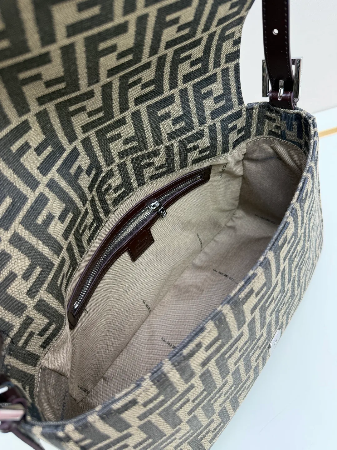 Fendi Baguette Cowhide Shoulder Bag in Beige · view 7