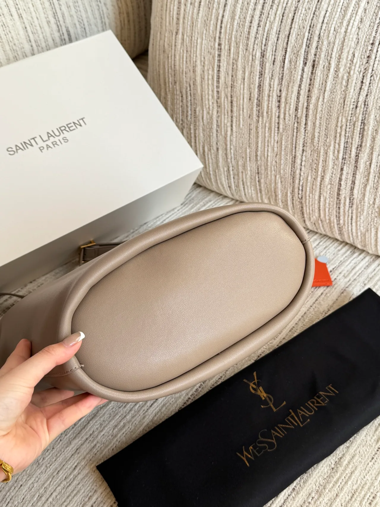 Saint Laurent Smooth Hobo Bag in Grey · view 5