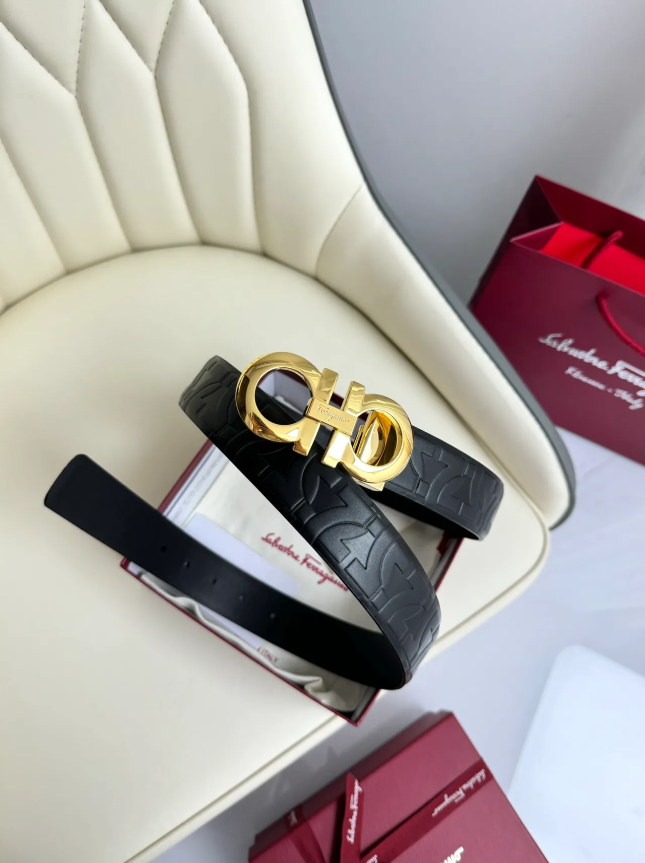 Ferragamo Cowhide Smooth Gancini Belt in Black · view 2