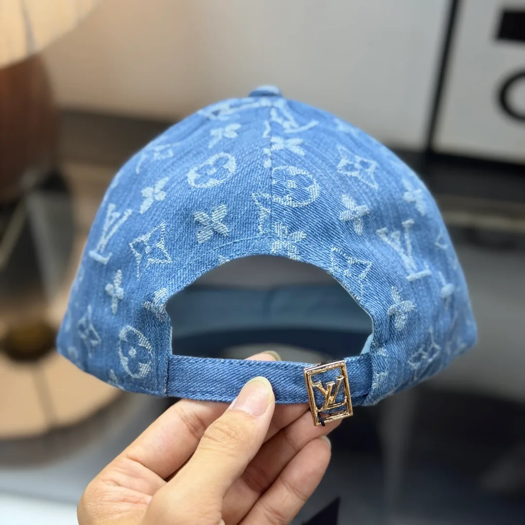 Louis Vuitton Monogram baseball cap in Blue & Green & Black & Pink · view 6