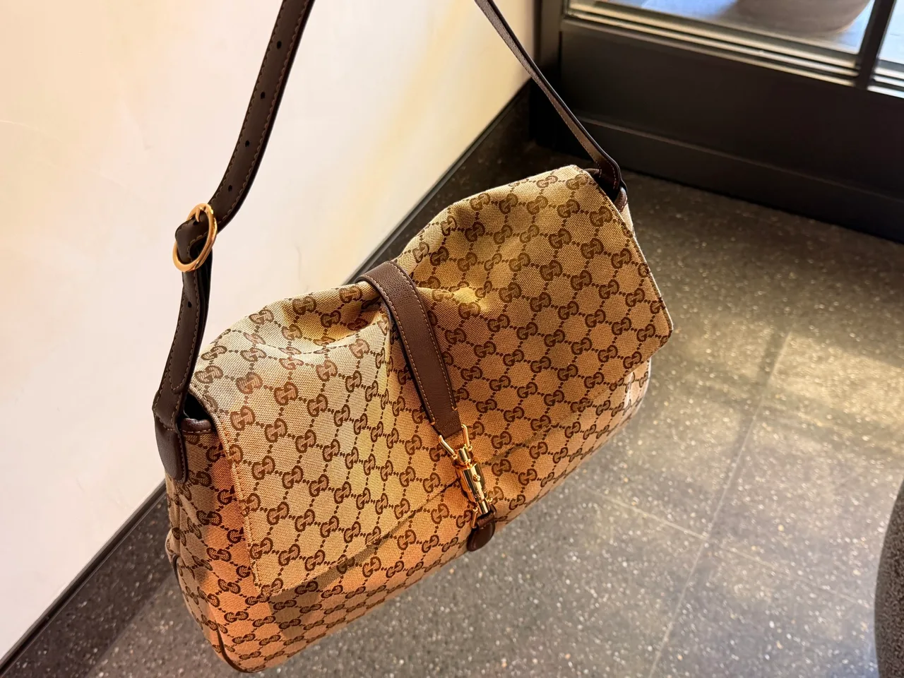 Gucci Hobo Bag in Beige · view 2
