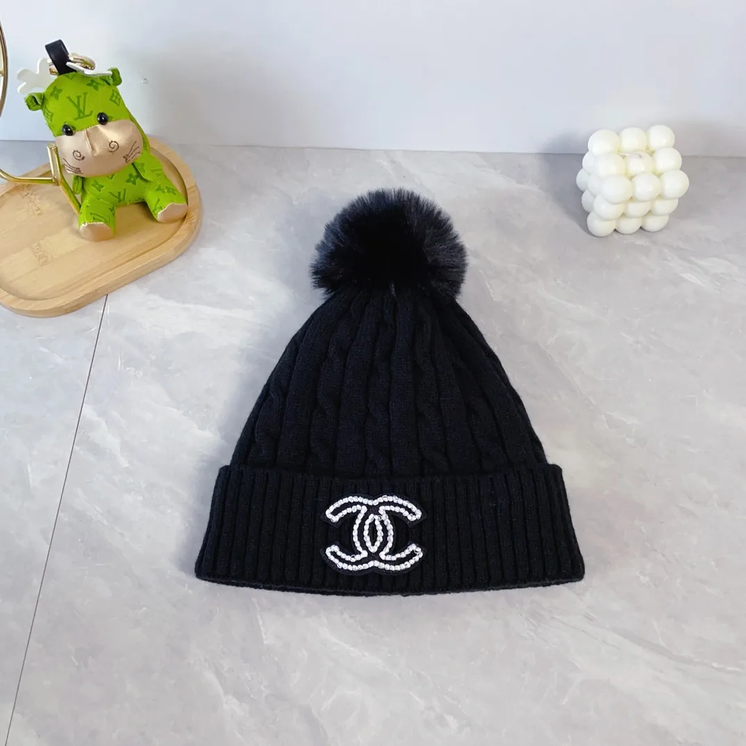 Chanel Wool Pom hat and scarf knit set in Black · view 8