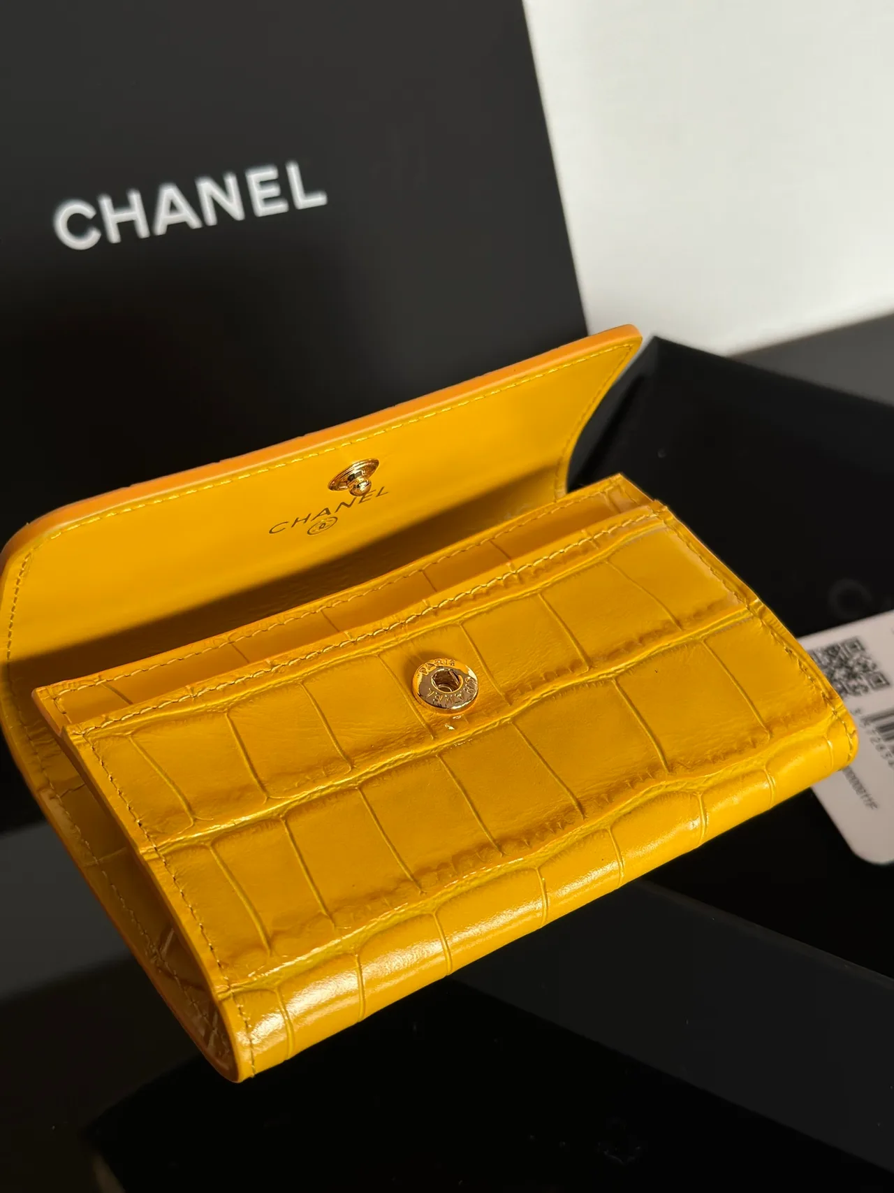 Chanel Smooth Flap Wallet in Yellow · view 8