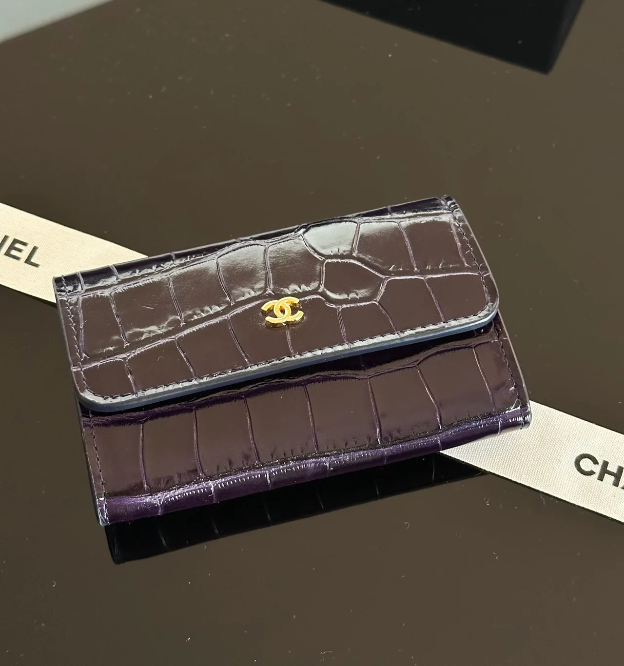 Chanel Glossy Wallet in Purple · view 2