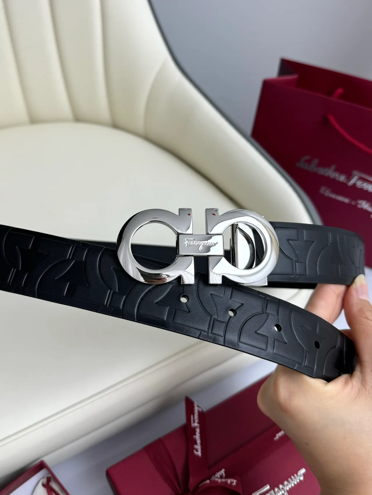 Ferragamo Cowhide Glossy Belt in Black · view 4