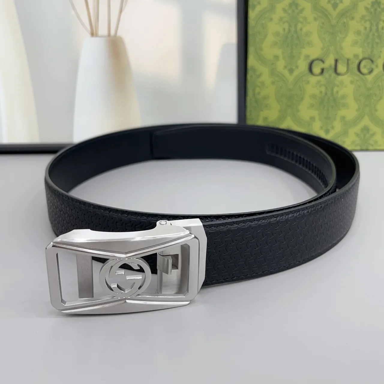 Gucci Glossy Belt in Black · view 2