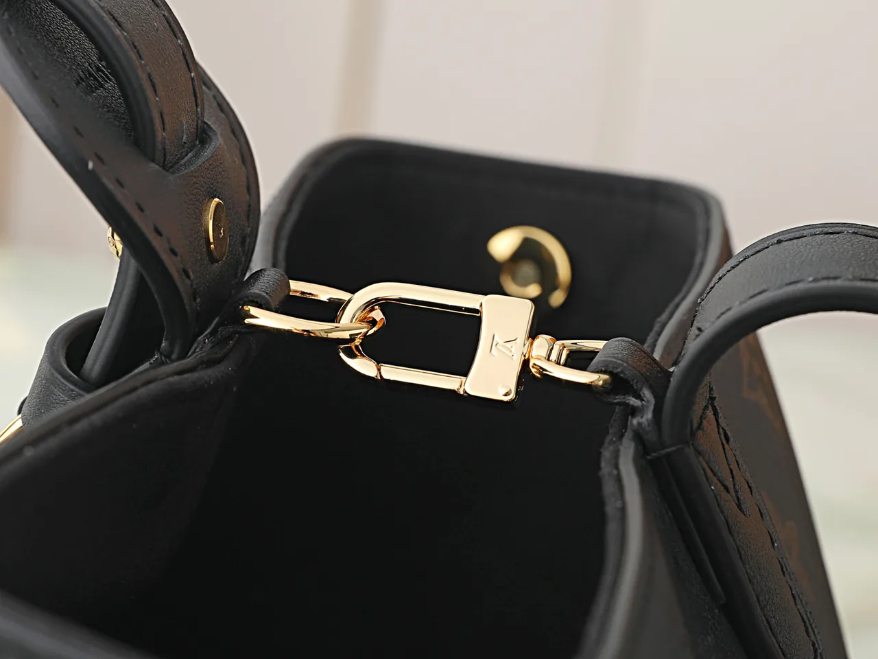 Louis Vuitton Cowhide All In BB bucket with pictured pouch in Black · view 5