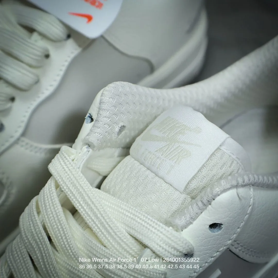Nike Low-Top Sneakers in White · view 8