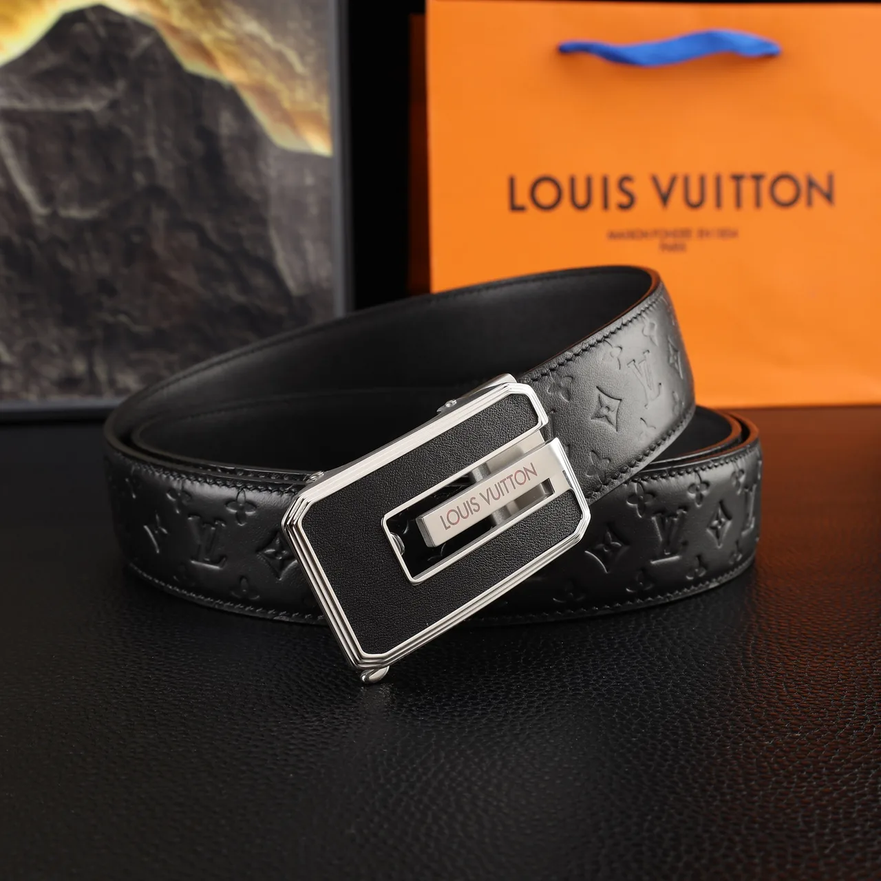 Louis Vuitton Rectangular Buckle Belt in Black · view 3