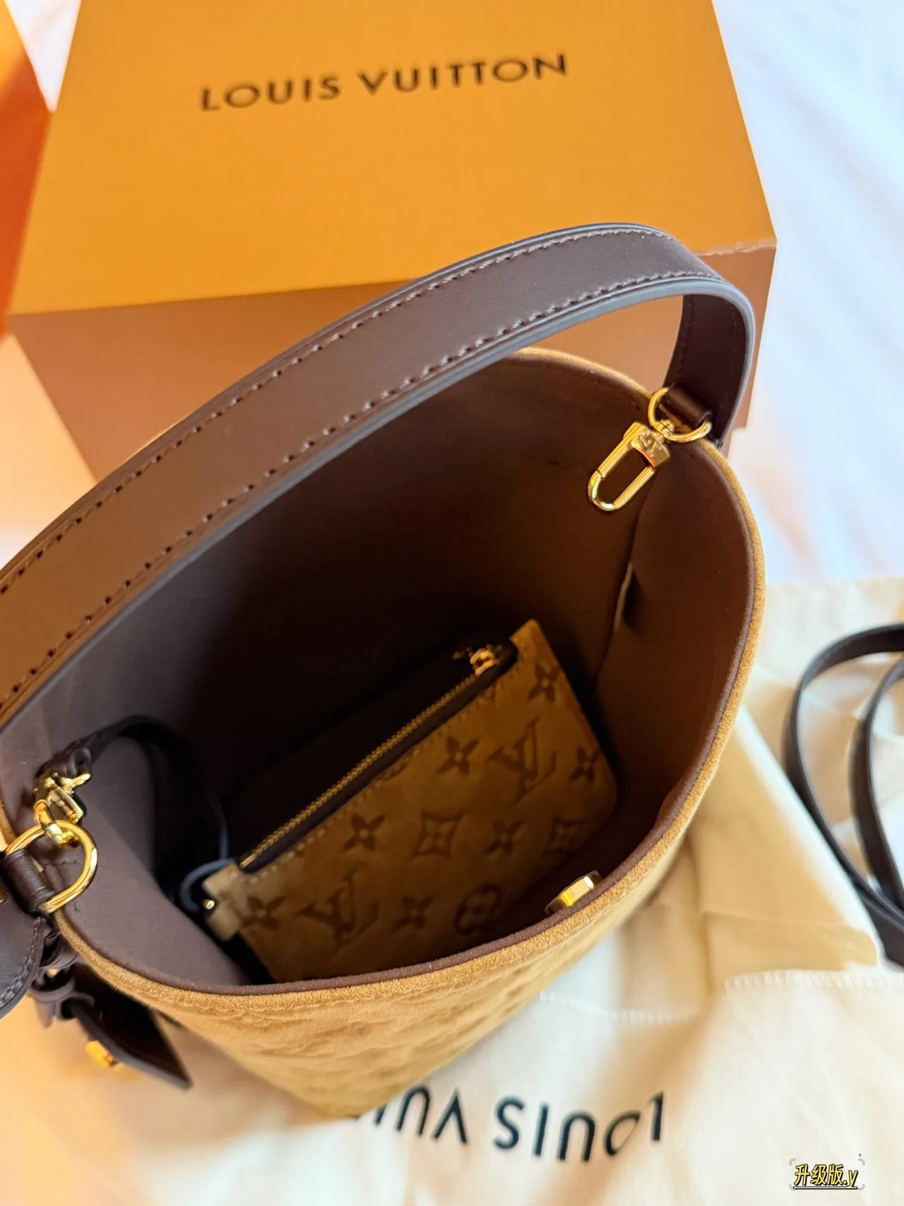 Louis Vuitton Monogram Bucket Bag in Tan · view 7