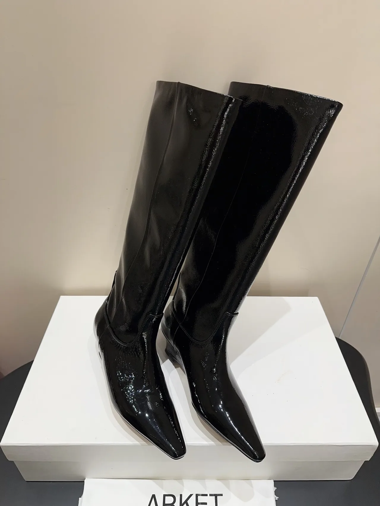 Arket Cowhide Sheepskin Glossy Pointed-Toe Knee-High Boots in Black · view 3