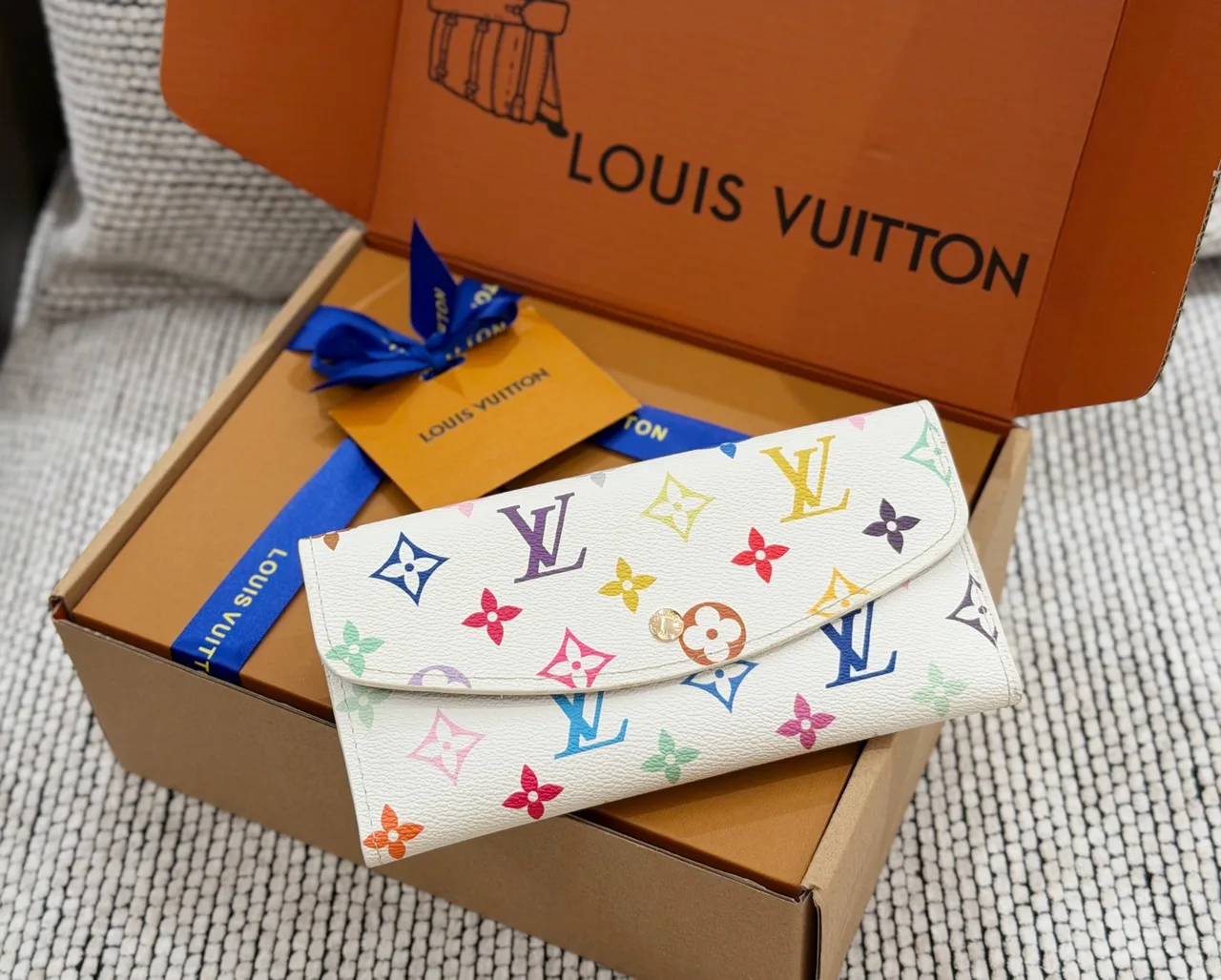 Louis Vuitton Envelope Wallet in Brown & White & Beige · view 4