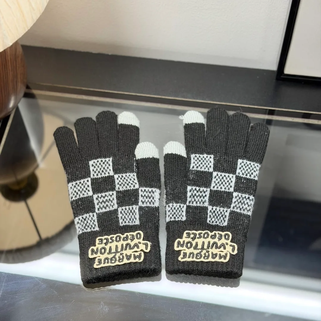 Louis Vuitton Wool Hat Scarf and Gloves Set in Grey · view 7