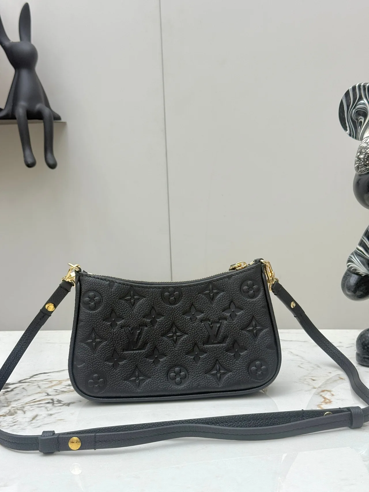 Louis Vuitton Leather Hobo Bag in Black · view 3