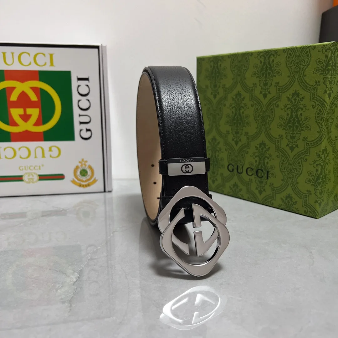 Gucci Cowhide Glossy Interlocking GG Belt in Black · view 1
