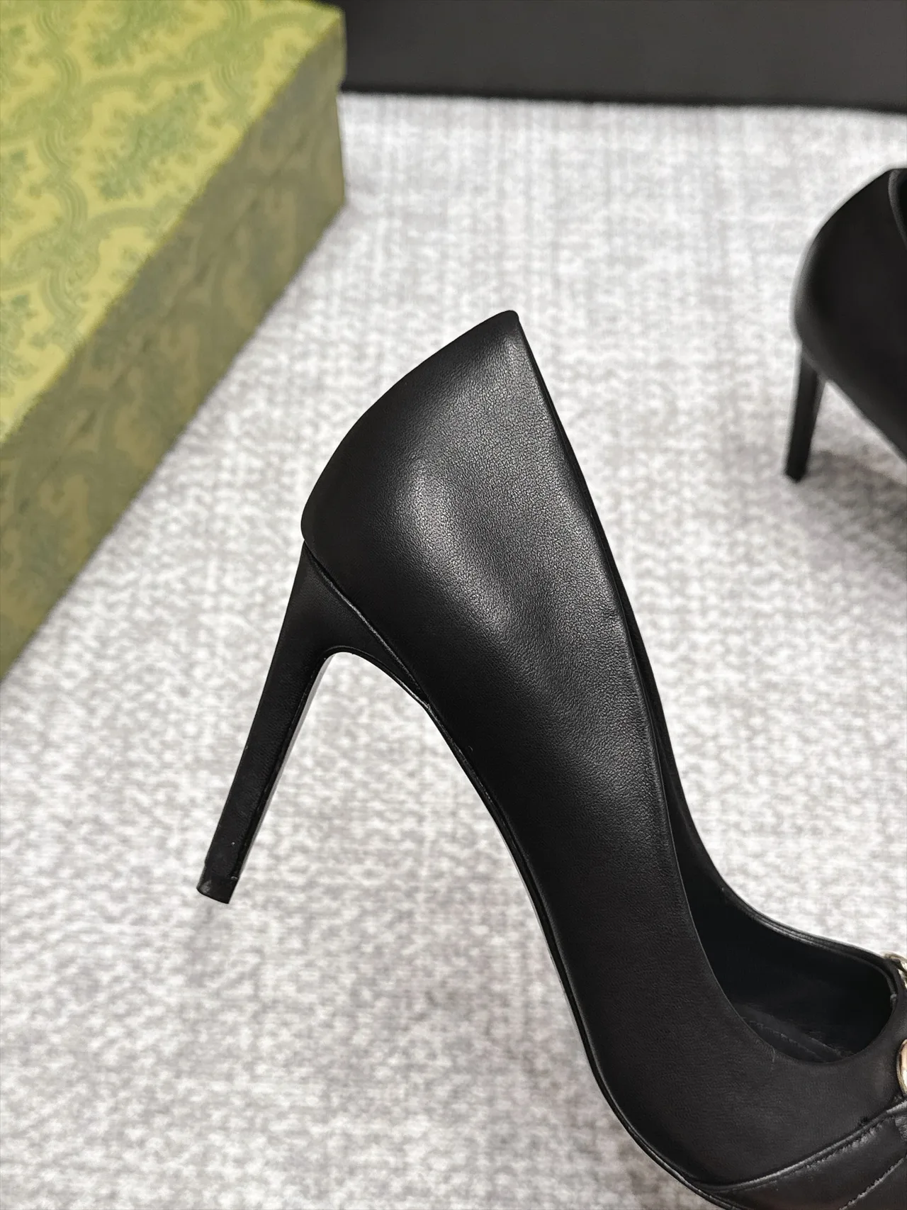 Gucci Sheepskin Horsebit Heel Pumps in Black · view 7