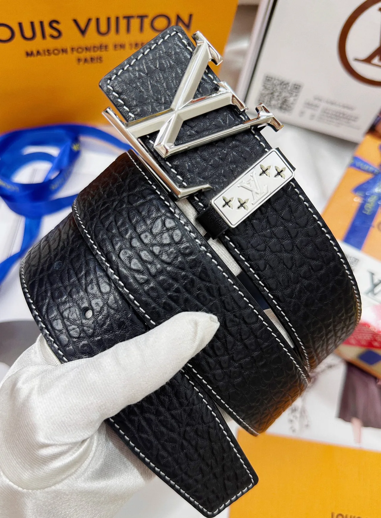 Louis Vuitton Cowhide Glossy Belt in Black · view 3