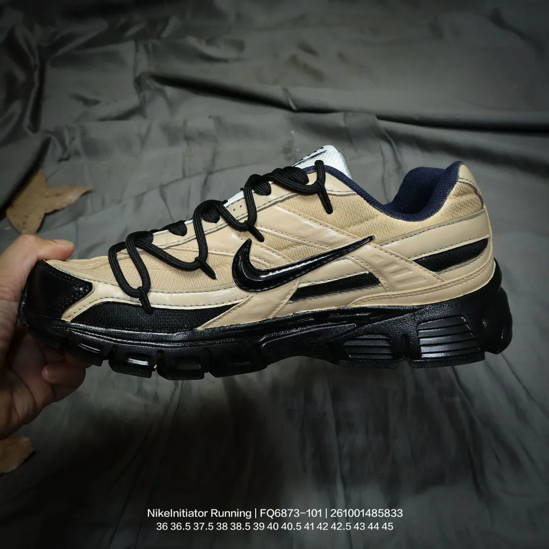 Nike Sneakers in Beige · view 2