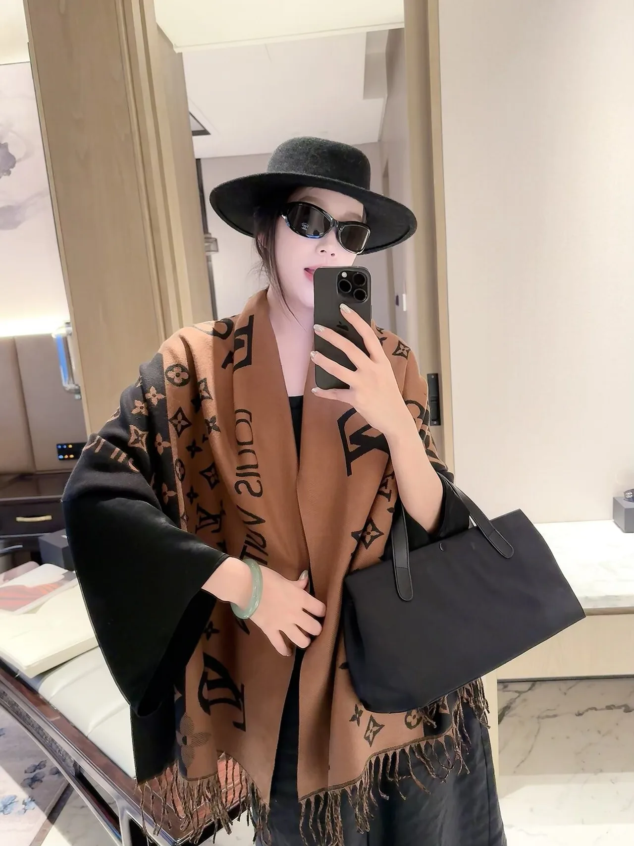 Louis Vuitton Reversible monogram fringed scarf in Beige & Brown · view 6