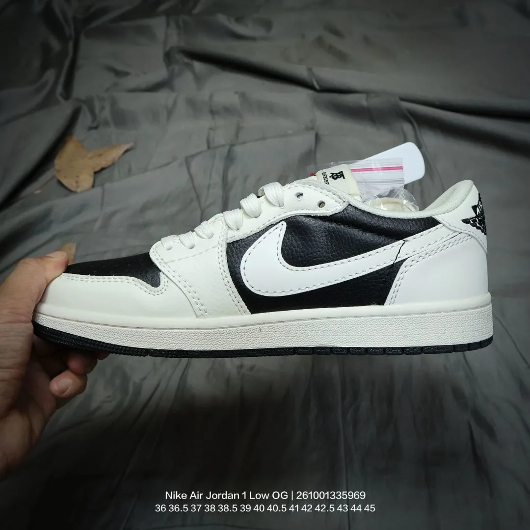 Nike High-Top Sneakers in White · view 3
