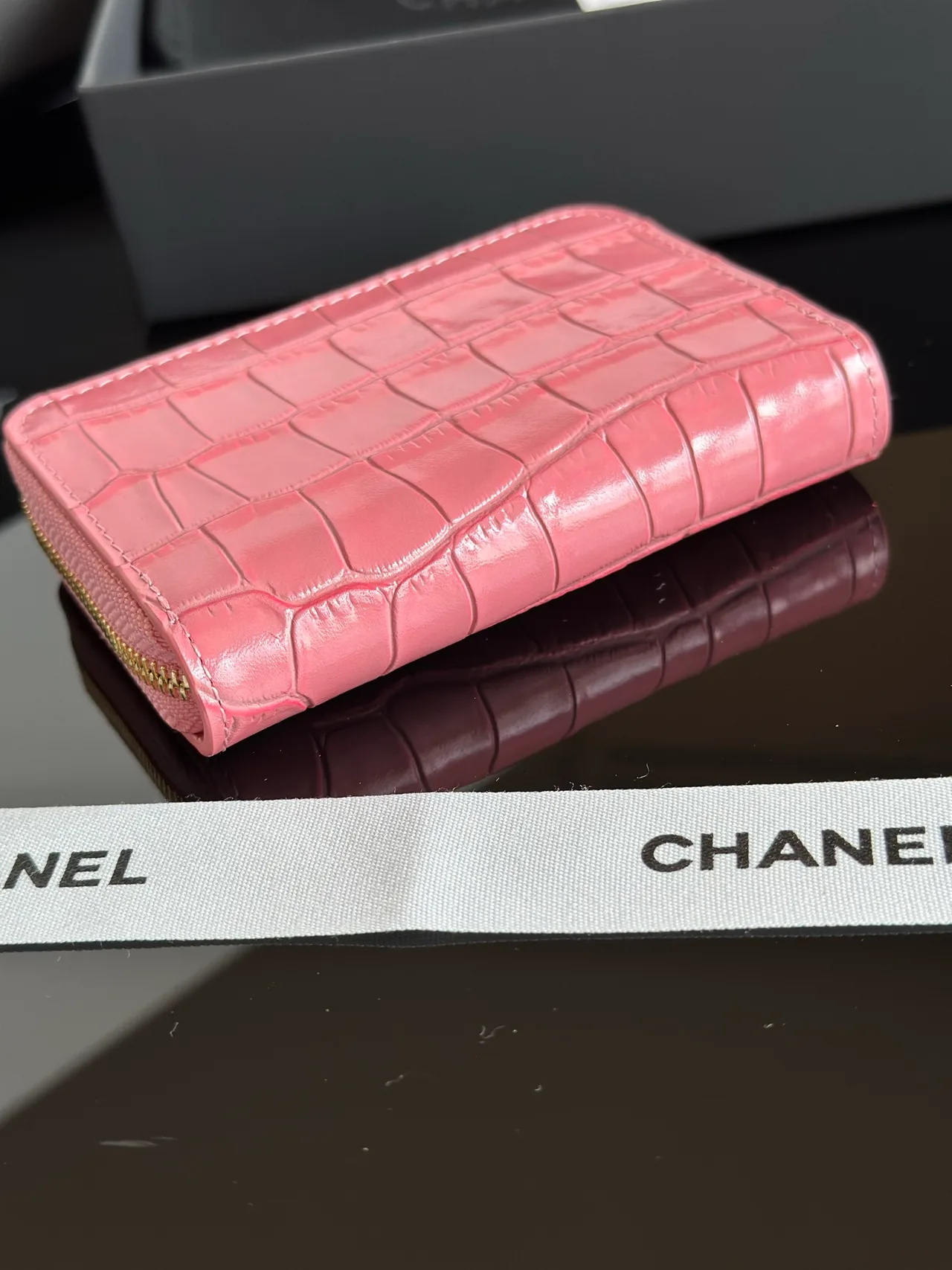 Chanel Glossy Wallet in Pink · view 6