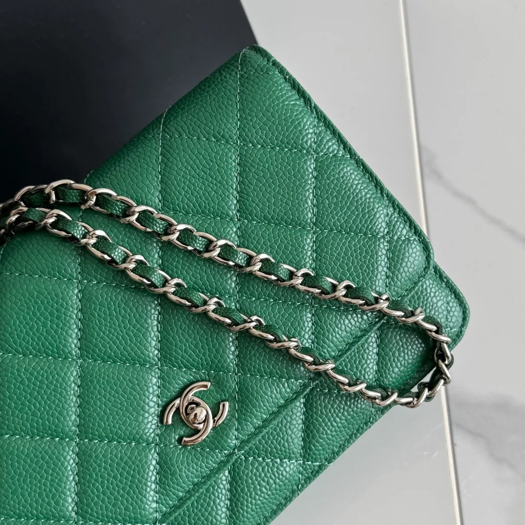 Chanel Calfskin Quilted Clutch in Green · view 7