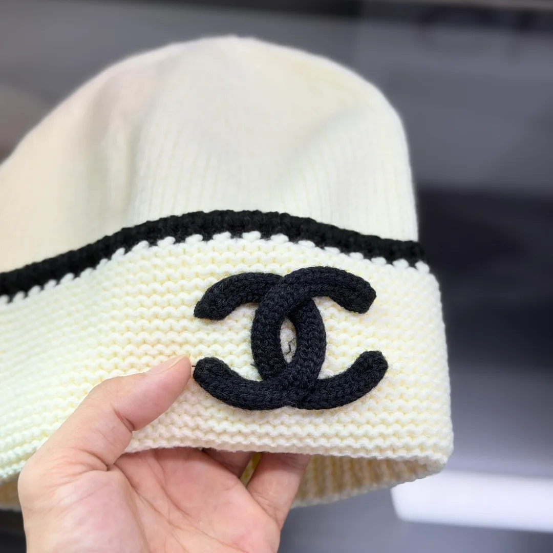 Chanel Striped CC knit beanie in Cream / Black · view 7