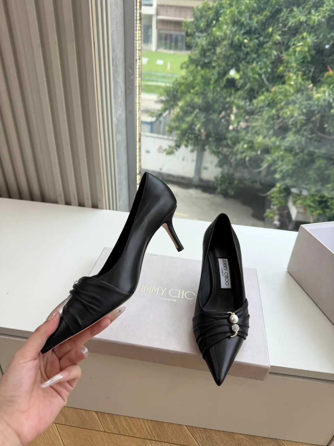 Jimmy Choo Smooth Pointed-Toe Bow Knotted Pointed Pumps in Black · view 5