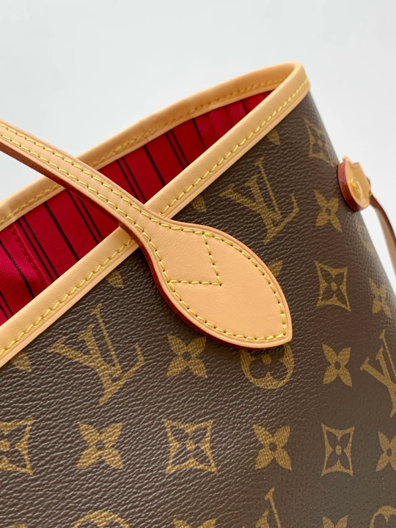Louis Vuitton Neverfull Tote in Brown · view 5