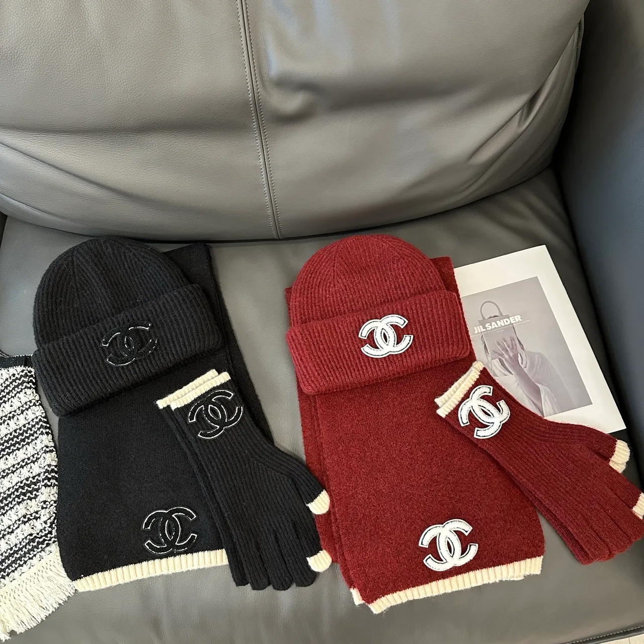 Chanel Hat scarf and gloves knit set in Black & Burgundy · view 7