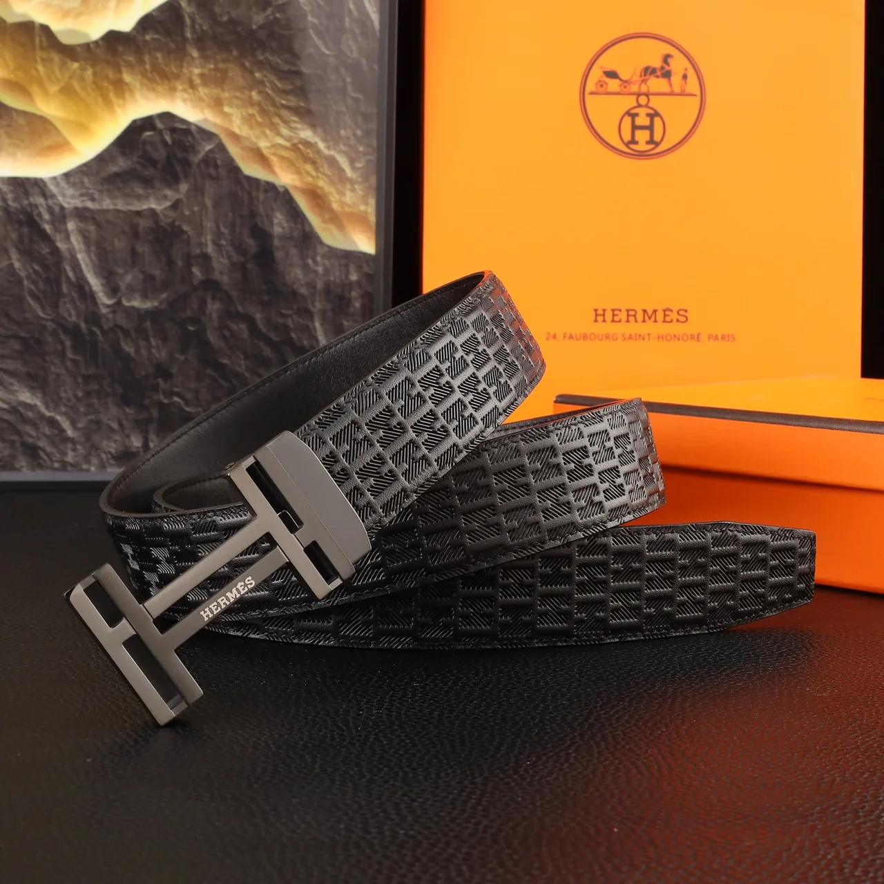Hermes Embossed automatic H belt in Black · view 2