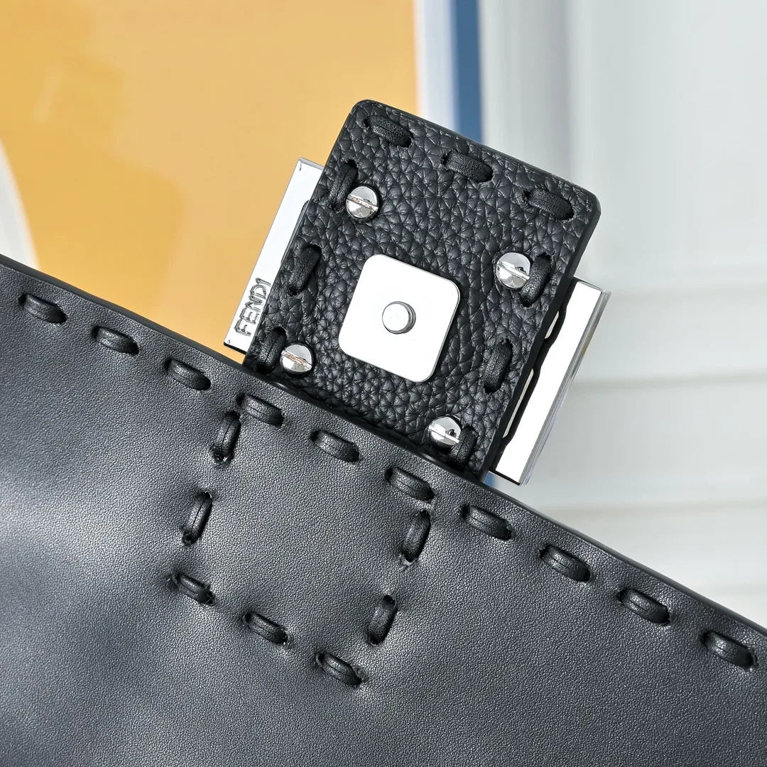Fendi Baguette Shoulder Bag in Black · view 8