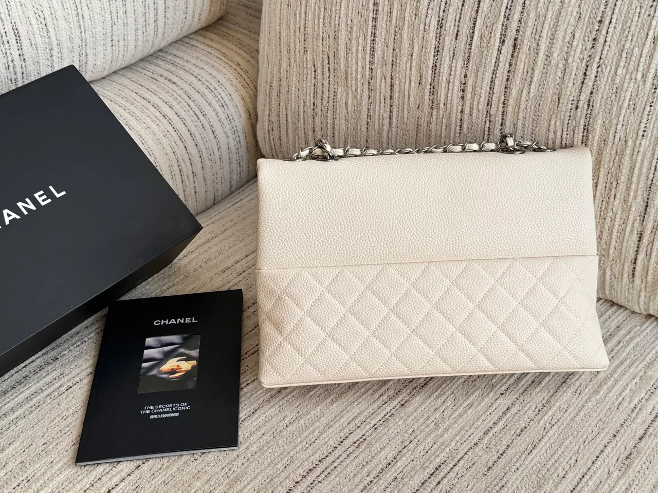 Chanel Quilted Clutch in Cream · view 3