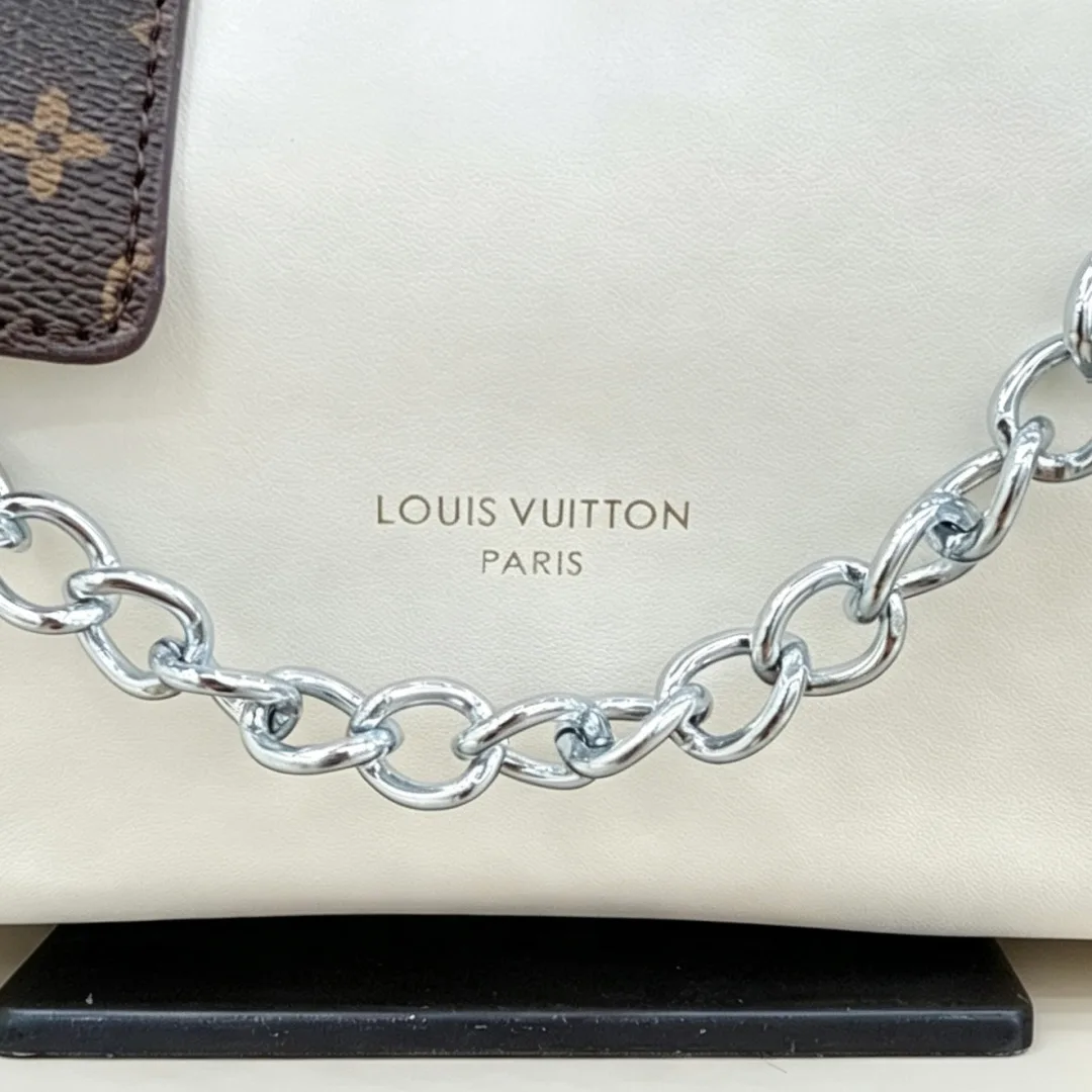 Louis Vuitton Chain hobo bag in Blue & Black & White · view 8