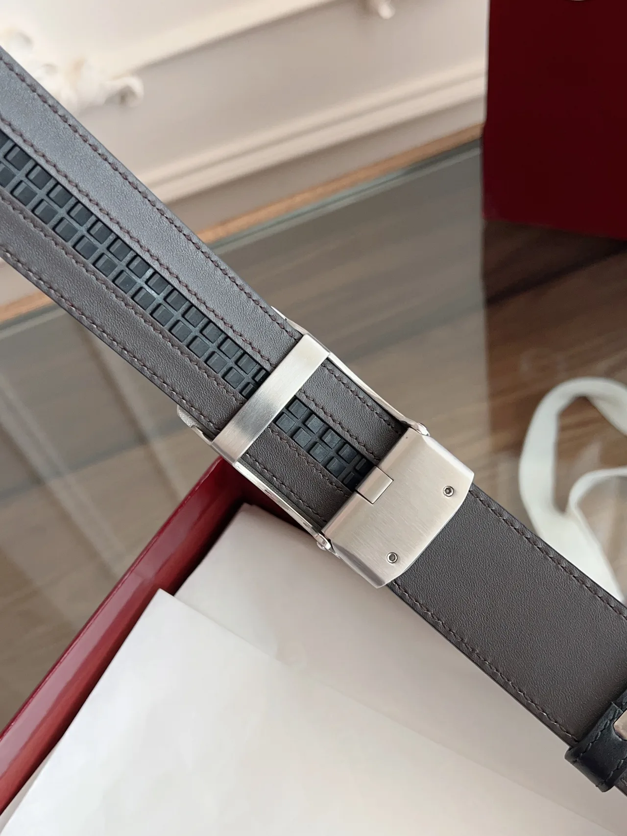 Gucci Cowhide Reversible Automatic Belt in Black · view 8