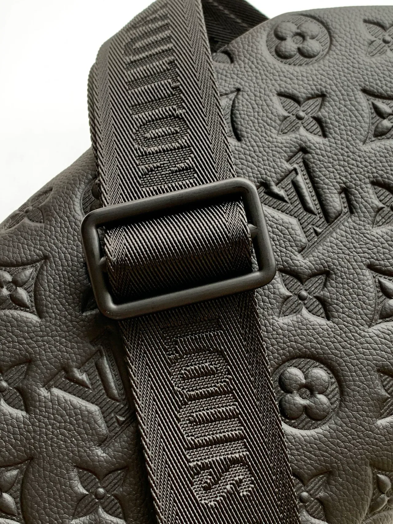 Louis Vuitton Belt Bag in Black · view 7