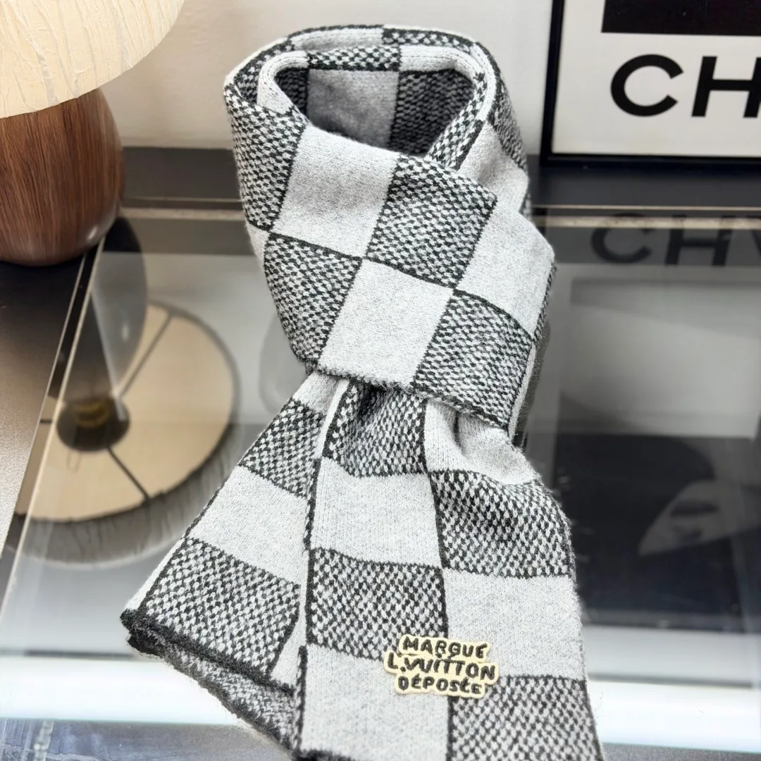 Louis Vuitton Wool Hat Scarf and Gloves Set in Grey · view 4