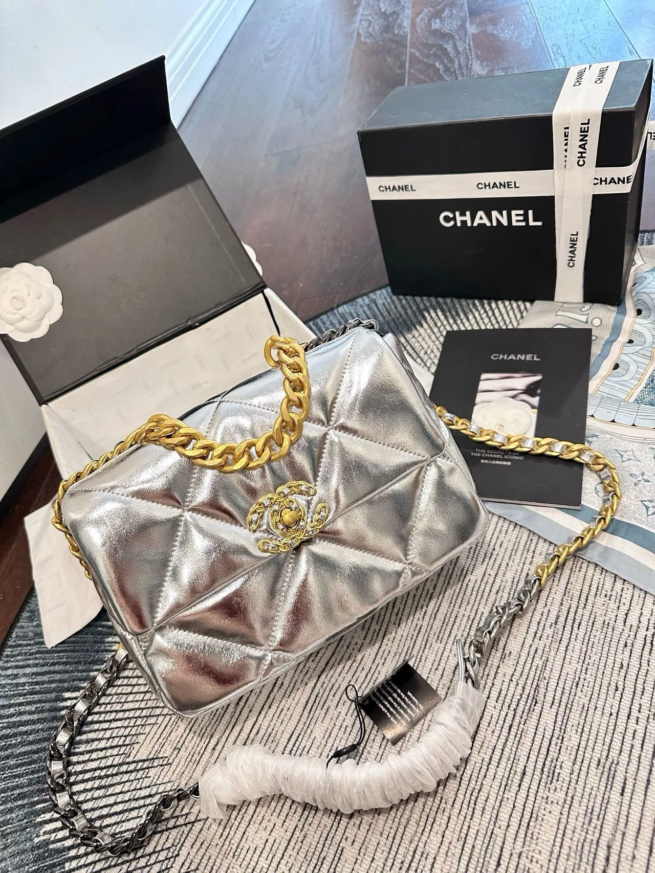Chanel 19 quilted shoulder bag in Beige & Pink & Gold & Burgundy & Cream & Black & Silver · view 5
