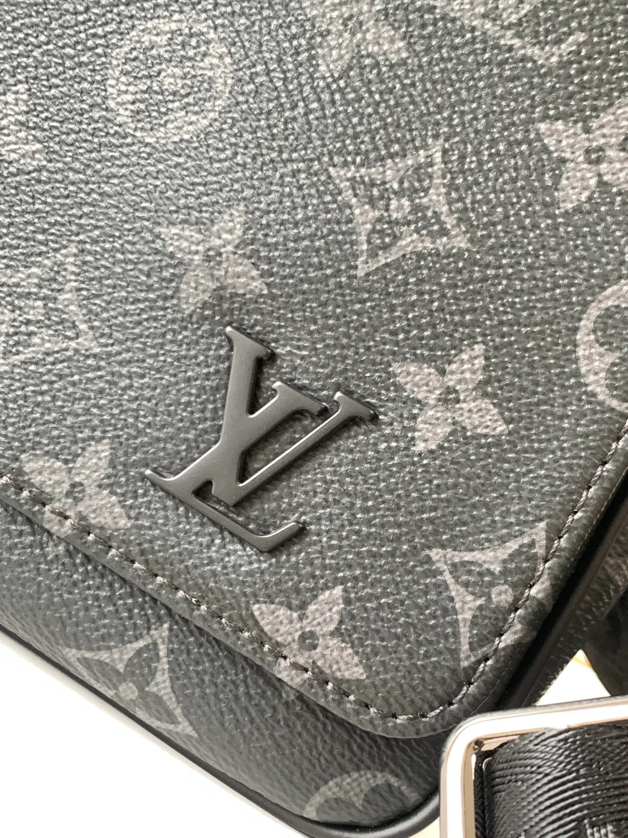 Louis Vuitton Leather Monogram Crossbody Bag in Grey · view 5