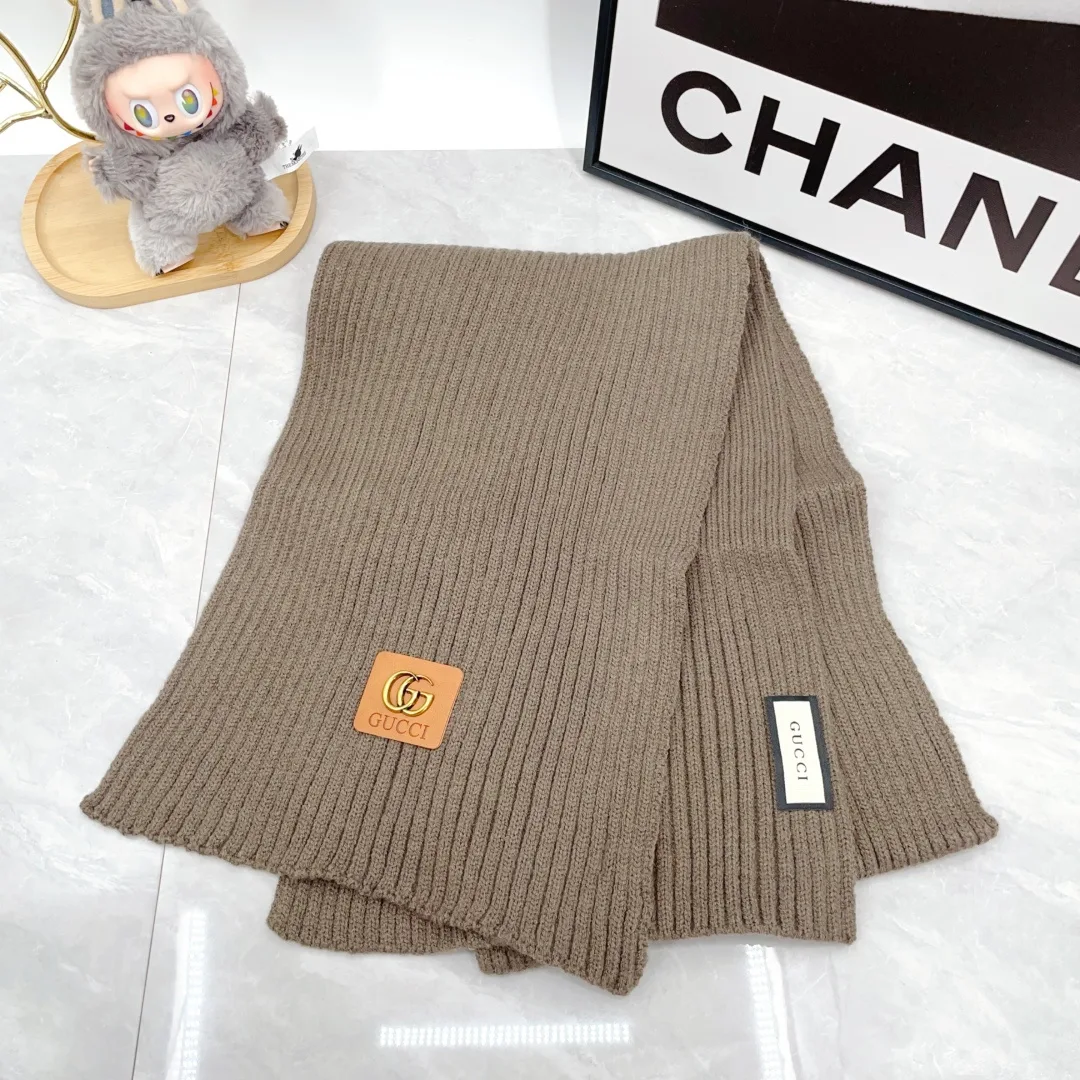 Gucci Wool Hat Scarf and Gloves Set in Beige · view 8