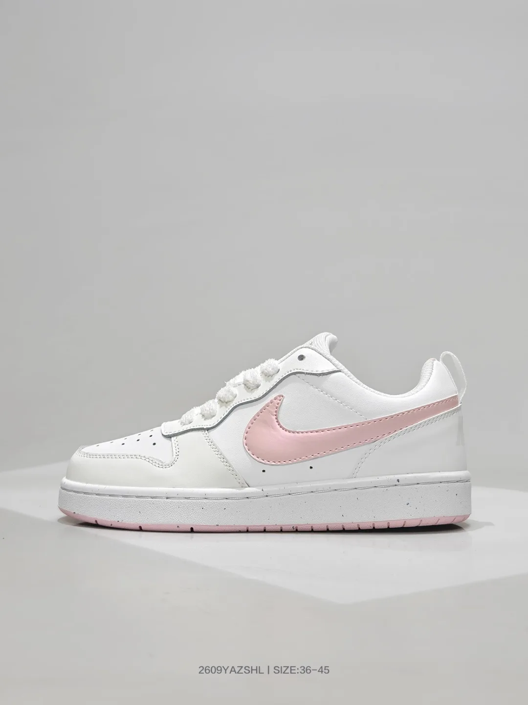 Nike Low-top sneakers in Black & Blue & Cream & White · view 5