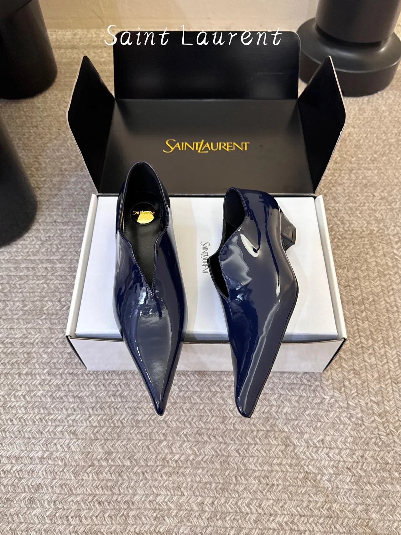 Saint Laurent Patent Leather Glossy Pointed-Toe Pointed Heel Pumps in Blue · view 2