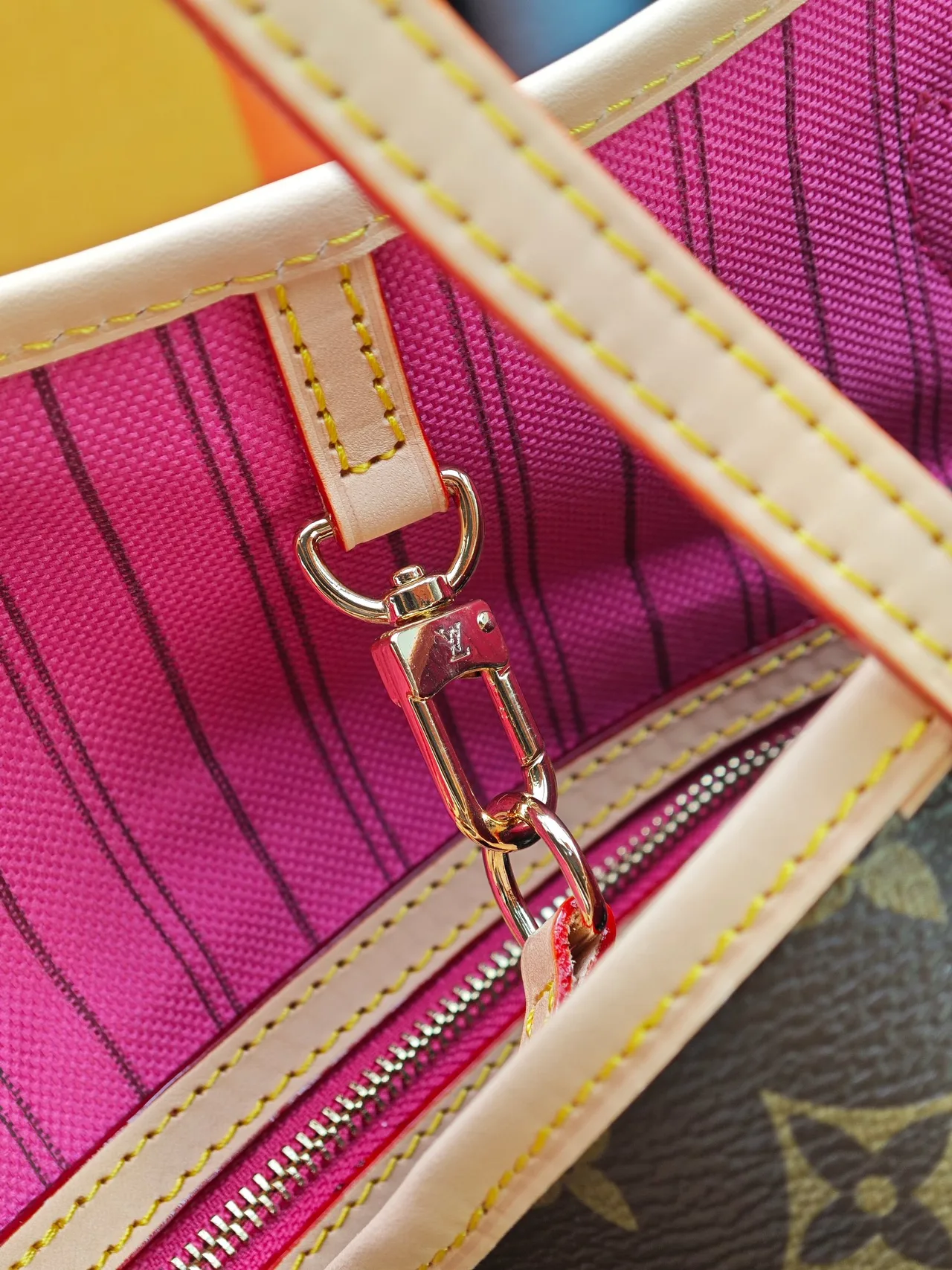Louis Vuitton Neverfull Clutch in Brown · view 6