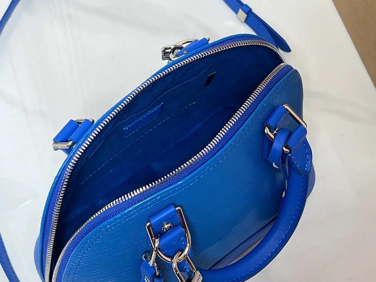 Louis Vuitton Leather Glossy Handbag in Blue · view 8
