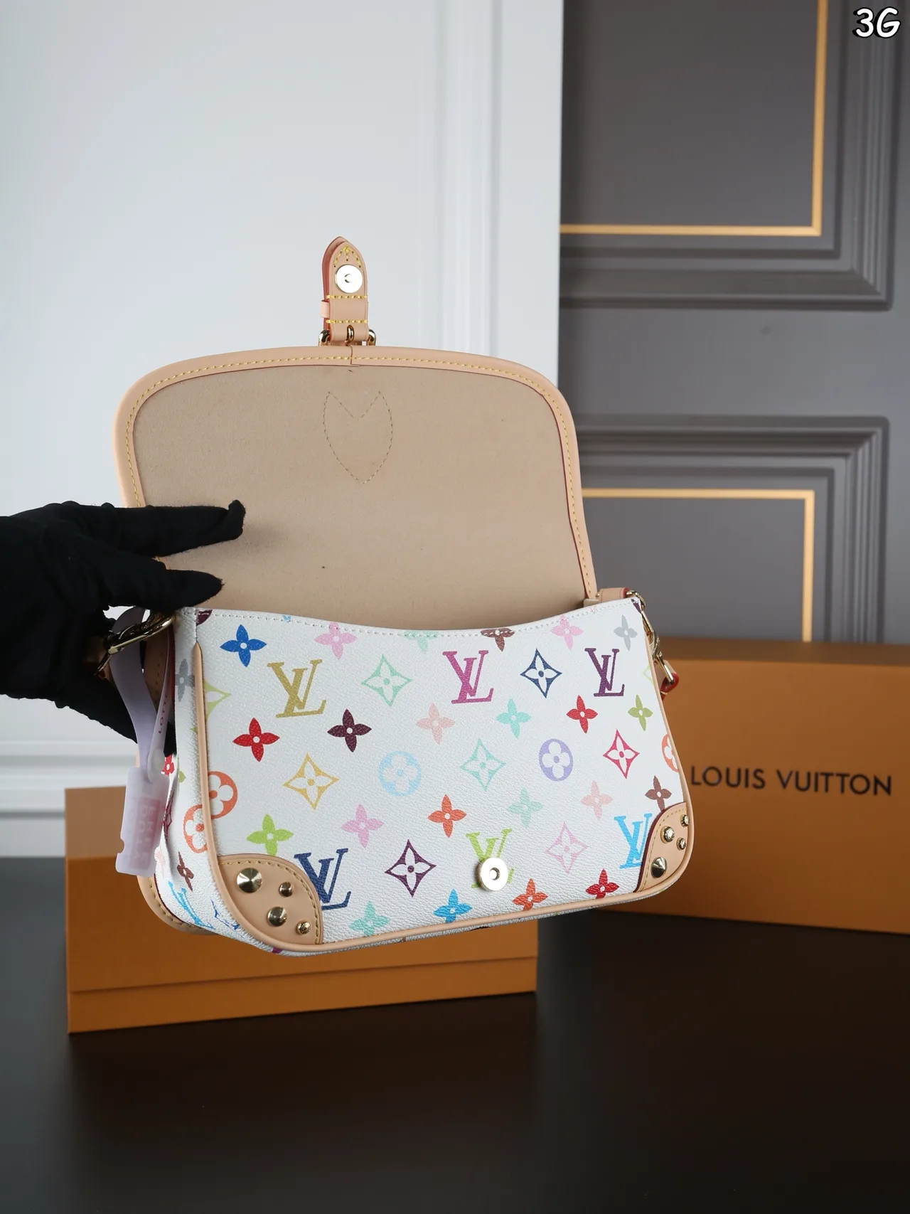 Louis Vuitton Baguette Shoulder Bag in White · view 8