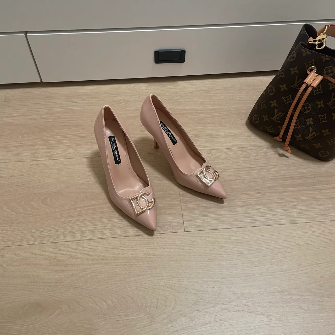 Dolce & Gabbana Sheepskin Patent Leather Glossy Pointed-Toe DG Pointed Heel Pumps in Pink · view 4