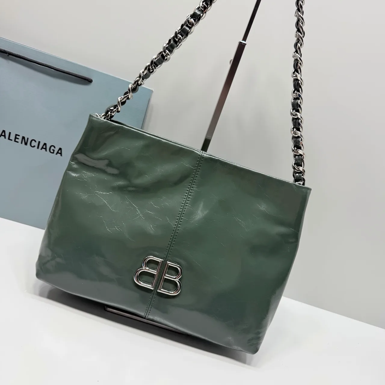 Balenciaga Cowhide Glossy Tote in Green · view 4