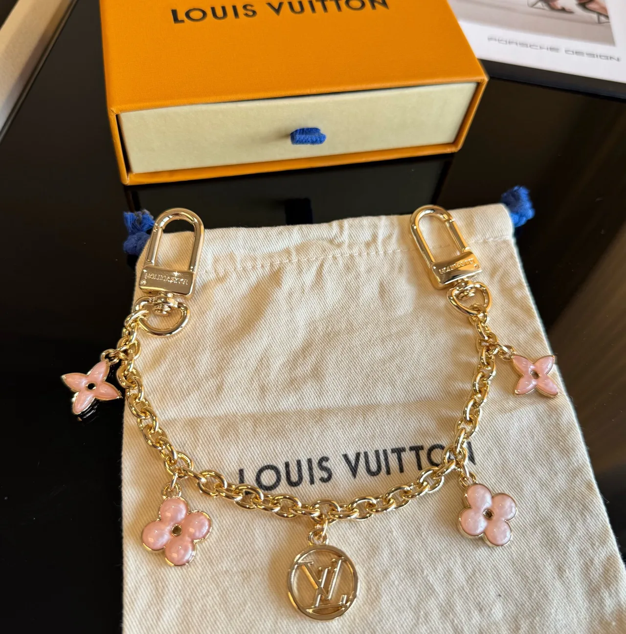 Louis Vuitton Glossy Flower Chain Bag Charm in Gold · view 3